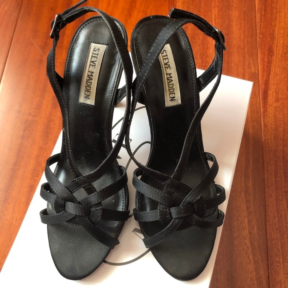 STEVE MADDEN - Black heels (Size 5.5)